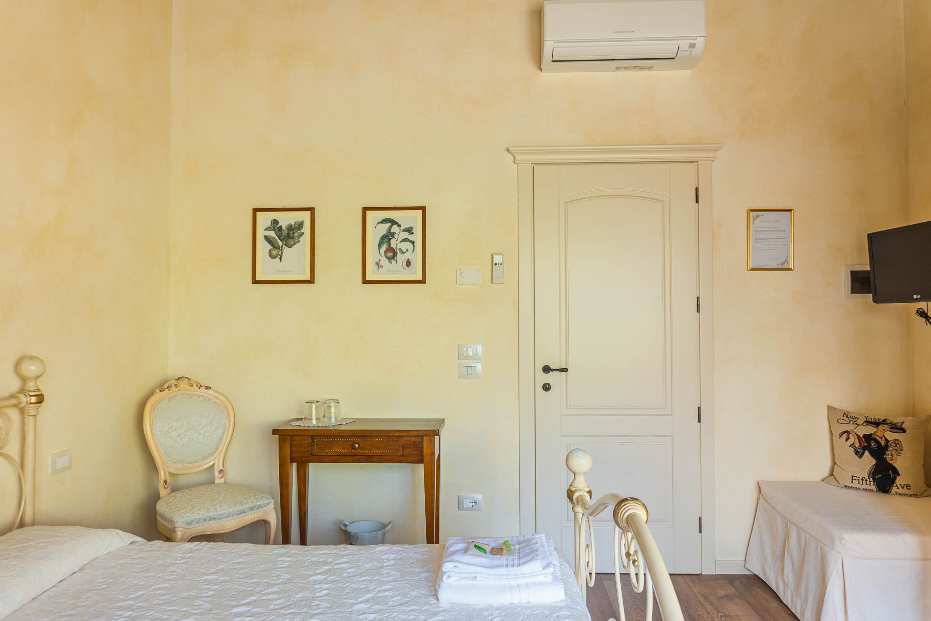 Bedroom of Farmhouse I Filari - Valeggio sul Mincio