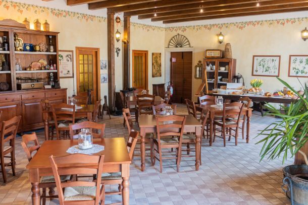 Indoor breakfast room I Filari Farmhouse