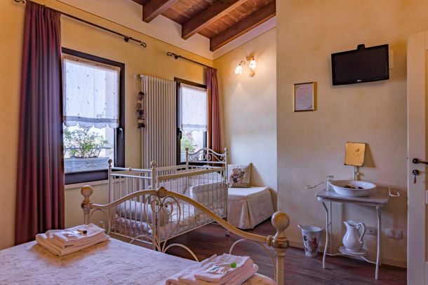 Farmhouse I Filari bedroom